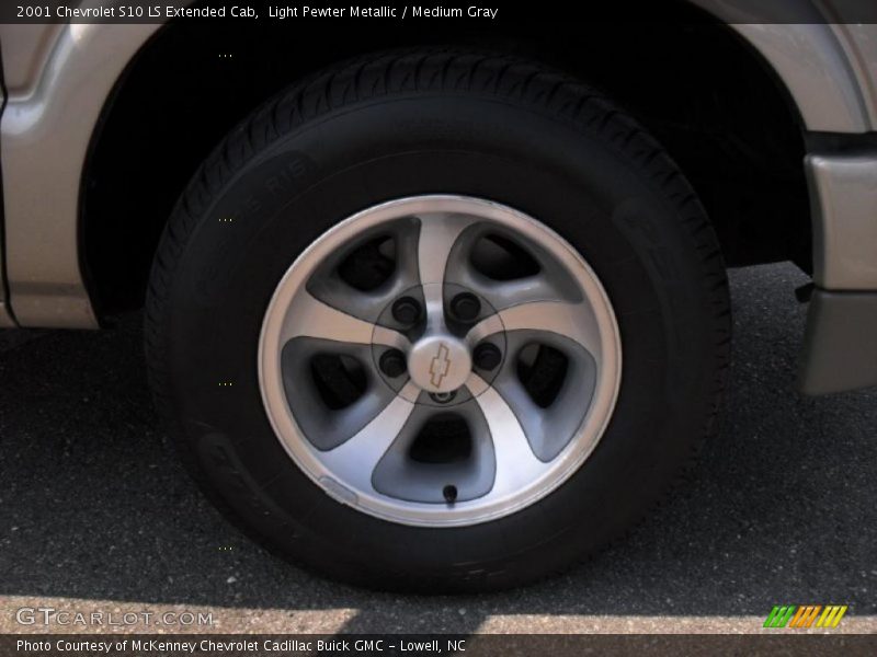 Light Pewter Metallic / Medium Gray 2001 Chevrolet S10 LS Extended Cab