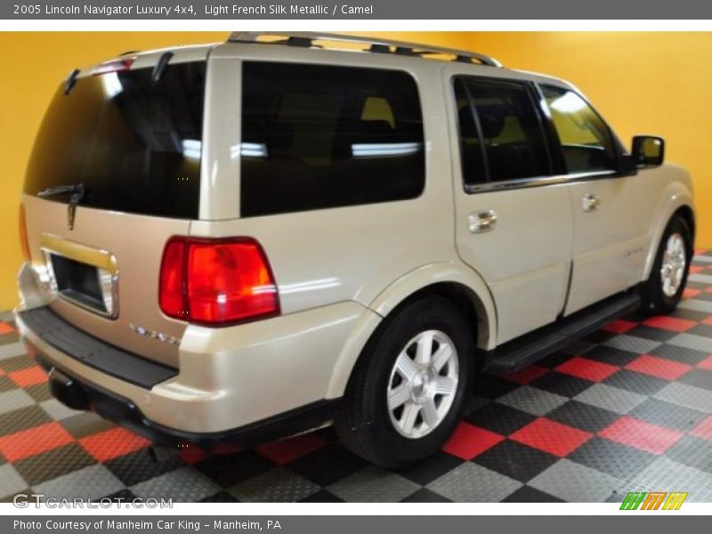 Light French Silk Metallic / Camel 2005 Lincoln Navigator Luxury 4x4