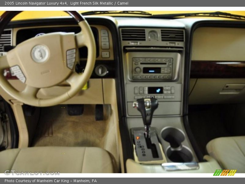 Light French Silk Metallic / Camel 2005 Lincoln Navigator Luxury 4x4