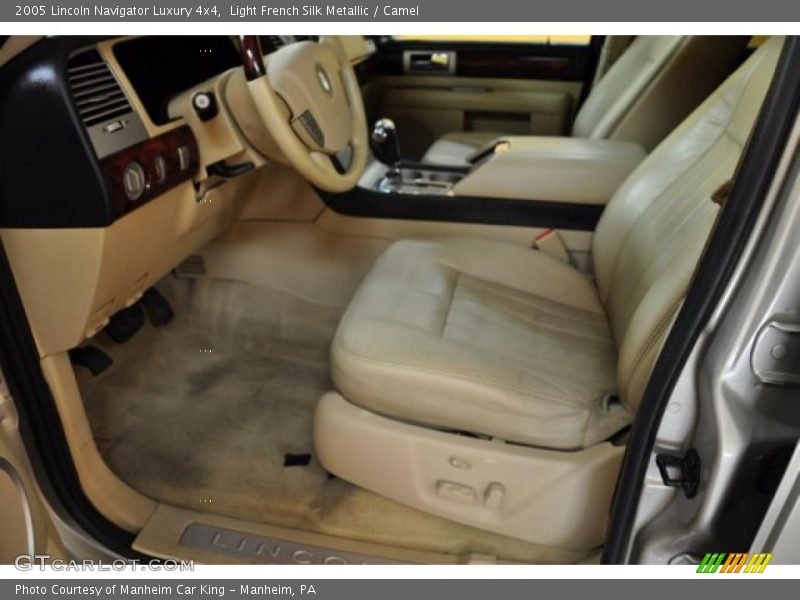 Light French Silk Metallic / Camel 2005 Lincoln Navigator Luxury 4x4