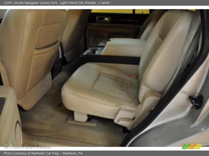 Light French Silk Metallic / Camel 2005 Lincoln Navigator Luxury 4x4