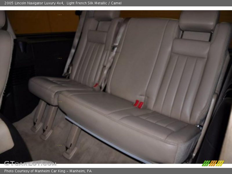 Light French Silk Metallic / Camel 2005 Lincoln Navigator Luxury 4x4