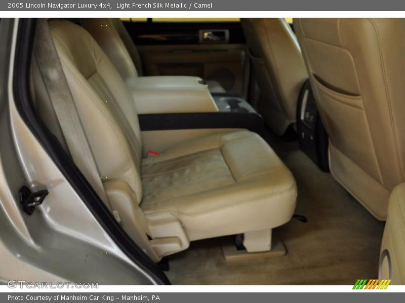 Light French Silk Metallic / Camel 2005 Lincoln Navigator Luxury 4x4