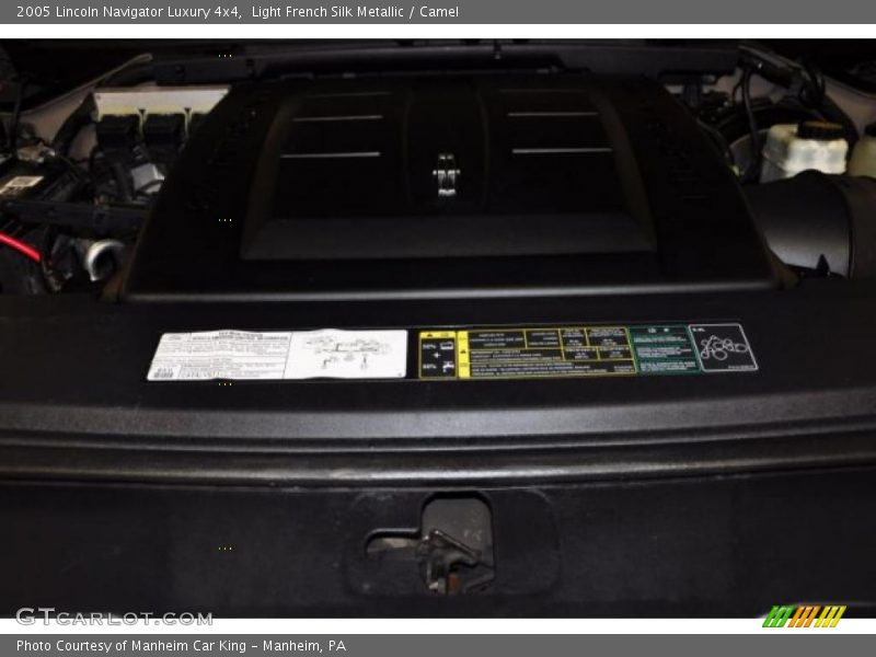 Light French Silk Metallic / Camel 2005 Lincoln Navigator Luxury 4x4