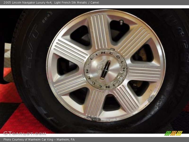 Light French Silk Metallic / Camel 2005 Lincoln Navigator Luxury 4x4