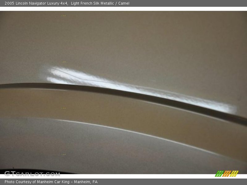 Light French Silk Metallic / Camel 2005 Lincoln Navigator Luxury 4x4