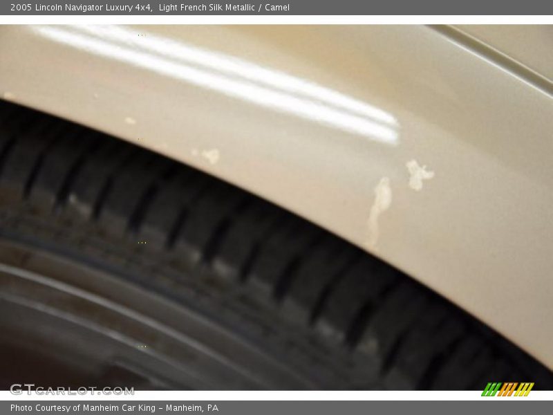 Light French Silk Metallic / Camel 2005 Lincoln Navigator Luxury 4x4