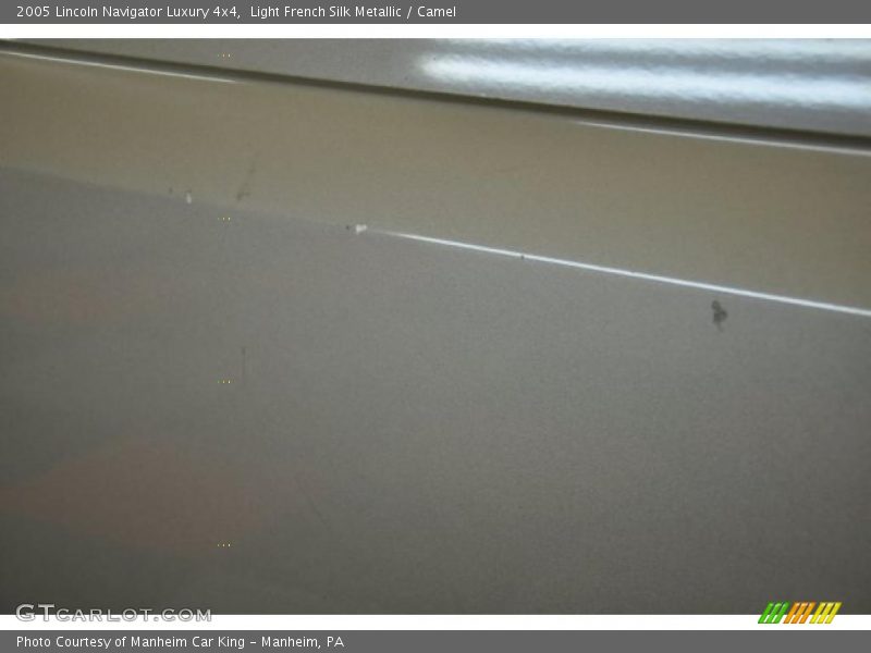 Light French Silk Metallic / Camel 2005 Lincoln Navigator Luxury 4x4