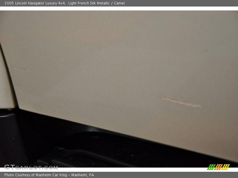 Light French Silk Metallic / Camel 2005 Lincoln Navigator Luxury 4x4