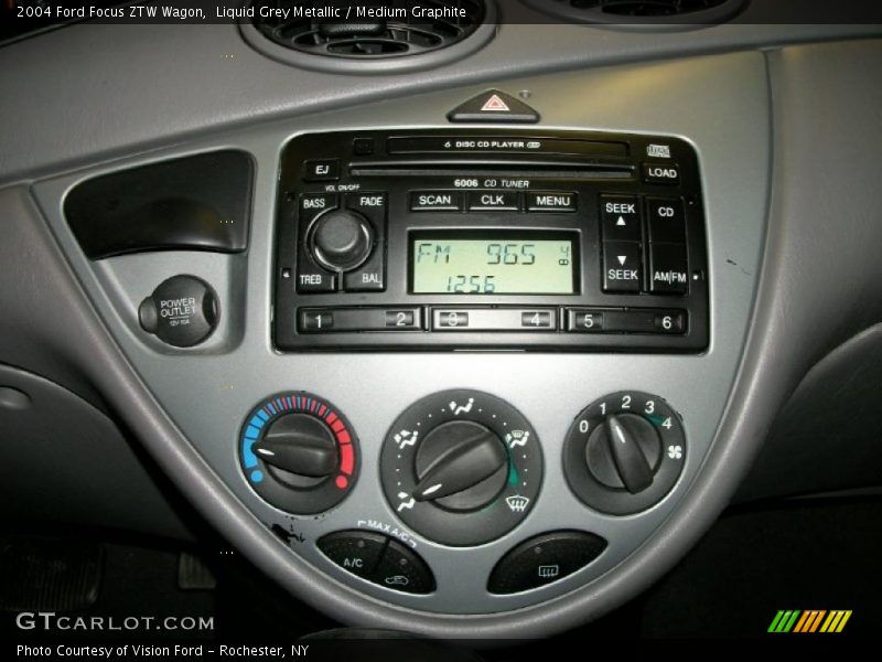 Liquid Grey Metallic / Medium Graphite 2004 Ford Focus ZTW Wagon