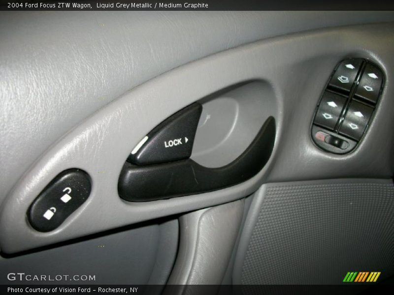 Liquid Grey Metallic / Medium Graphite 2004 Ford Focus ZTW Wagon