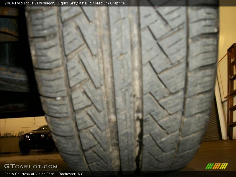Liquid Grey Metallic / Medium Graphite 2004 Ford Focus ZTW Wagon