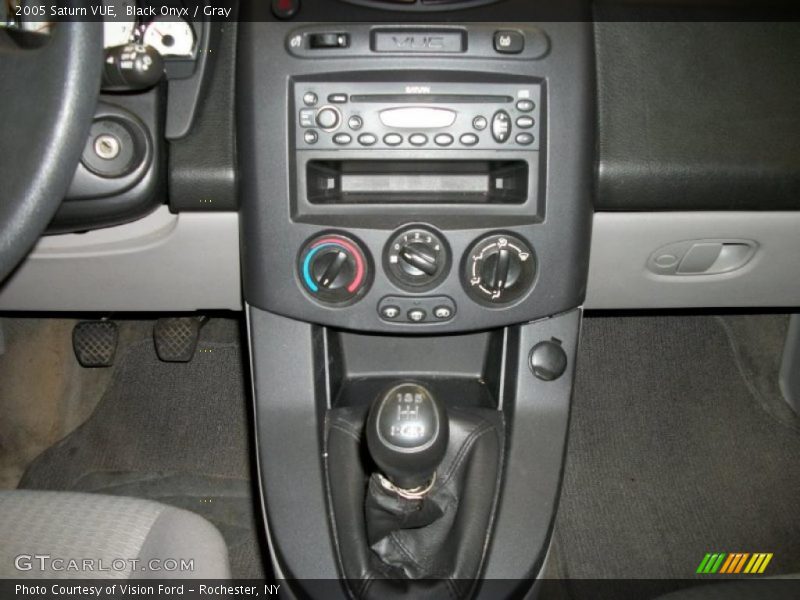 Black Onyx / Gray 2005 Saturn VUE