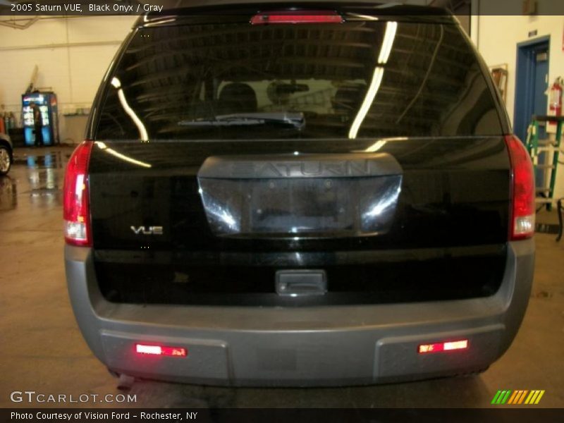 Black Onyx / Gray 2005 Saturn VUE
