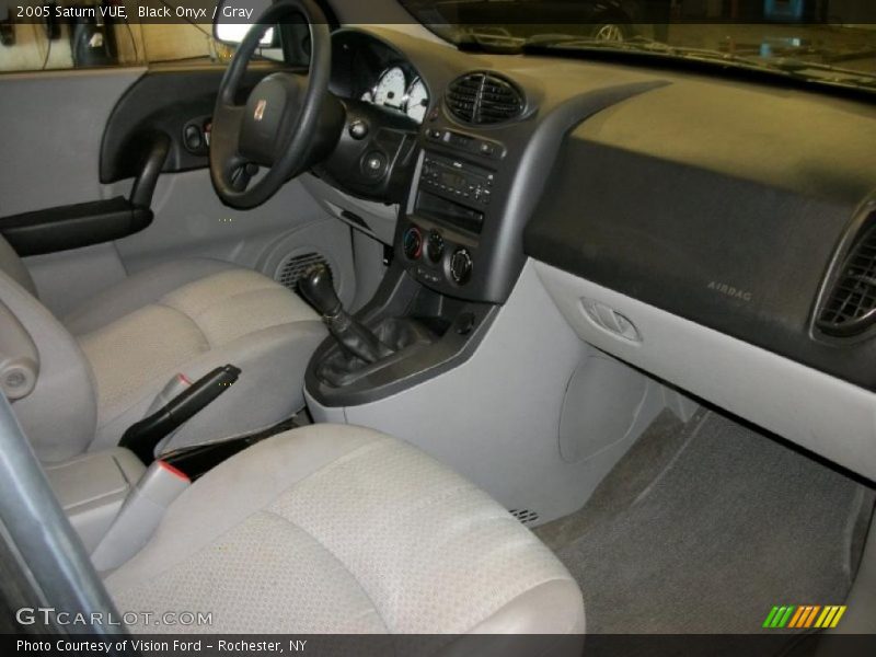 Black Onyx / Gray 2005 Saturn VUE