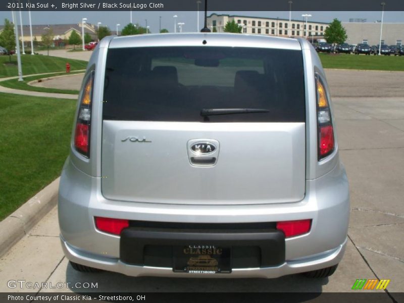 Bright Silver / Black Soul Logo Cloth 2011 Kia Soul +
