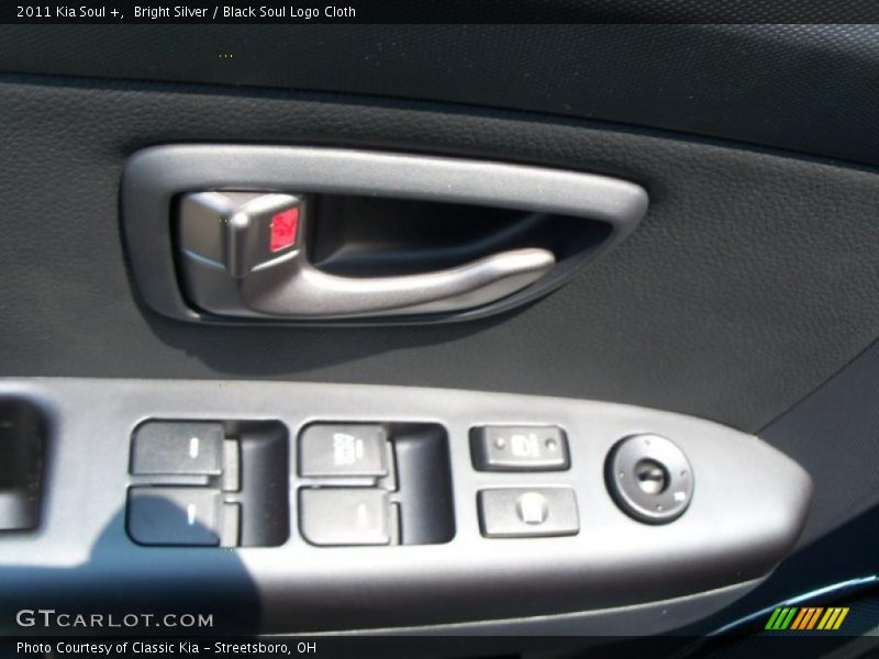 Bright Silver / Black Soul Logo Cloth 2011 Kia Soul +