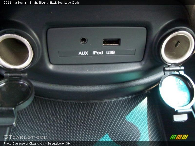 Bright Silver / Black Soul Logo Cloth 2011 Kia Soul +