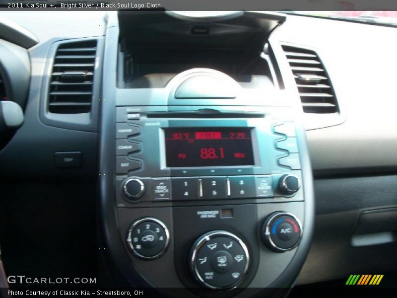 Bright Silver / Black Soul Logo Cloth 2011 Kia Soul +