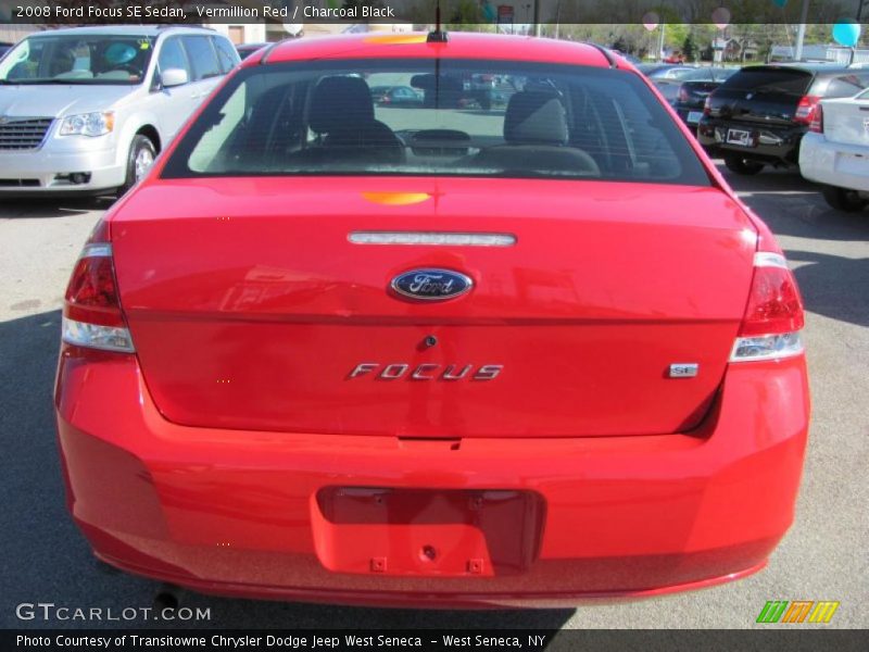 Vermillion Red / Charcoal Black 2008 Ford Focus SE Sedan