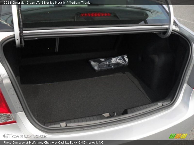 Silver Ice Metallic / Medium Titanium 2011 Chevrolet Cruze LT