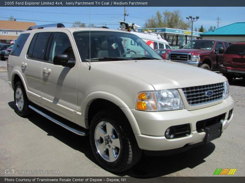 Front 3/4 View of 2005 Explorer Limited 4x4