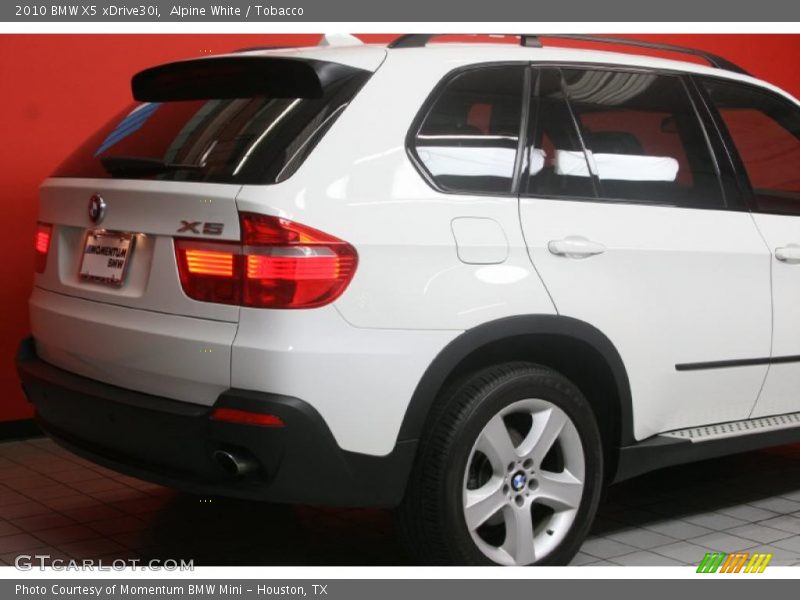 Alpine White / Tobacco 2010 BMW X5 xDrive30i