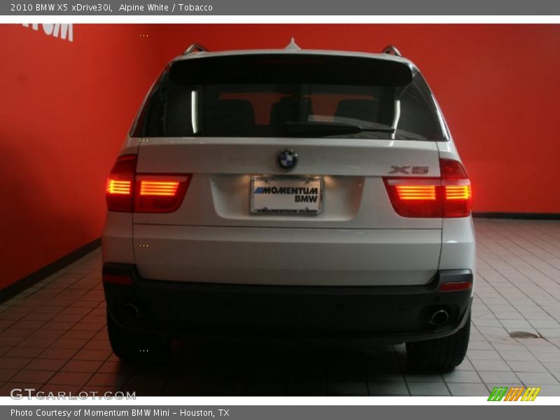 Alpine White / Tobacco 2010 BMW X5 xDrive30i