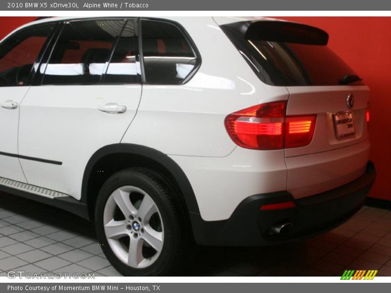 Alpine White / Tobacco 2010 BMW X5 xDrive30i