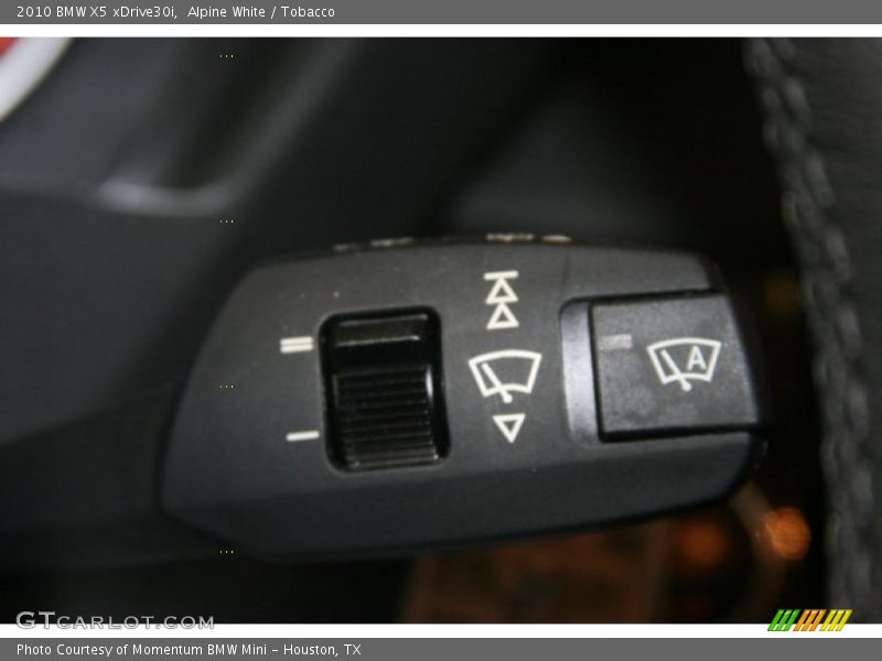Alpine White / Tobacco 2010 BMW X5 xDrive30i