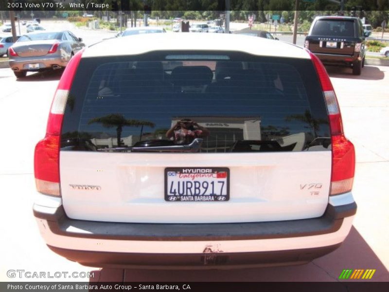 White / Taupe 2001 Volvo V70 T5