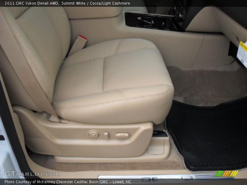 Summit White / Cocoa/Light Cashmere 2011 GMC Yukon Denali AWD