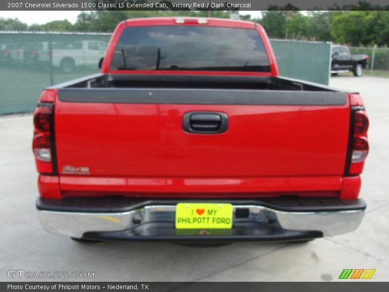 Victory Red / Dark Charcoal 2007 Chevrolet Silverado 1500 Classic LS Extended Cab