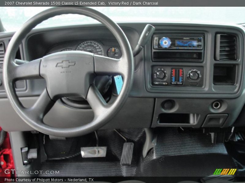 Victory Red / Dark Charcoal 2007 Chevrolet Silverado 1500 Classic LS Extended Cab