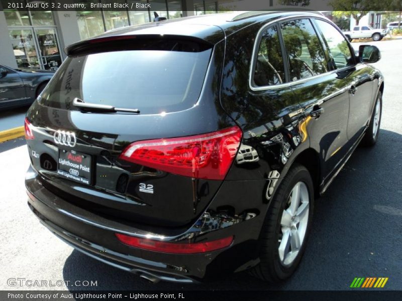 Brilliant Black / Black 2011 Audi Q5 3.2 quattro