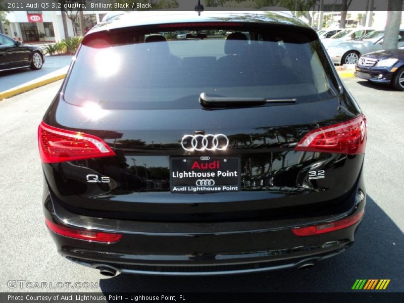 Brilliant Black / Black 2011 Audi Q5 3.2 quattro