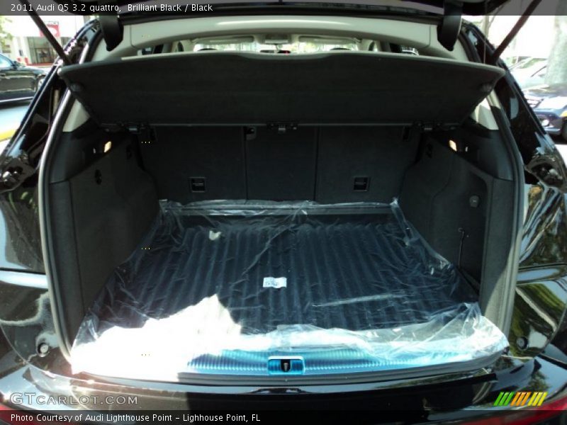 Brilliant Black / Black 2011 Audi Q5 3.2 quattro