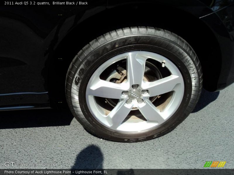 Brilliant Black / Black 2011 Audi Q5 3.2 quattro