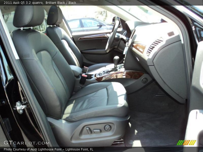 Brilliant Black / Black 2011 Audi Q5 3.2 quattro