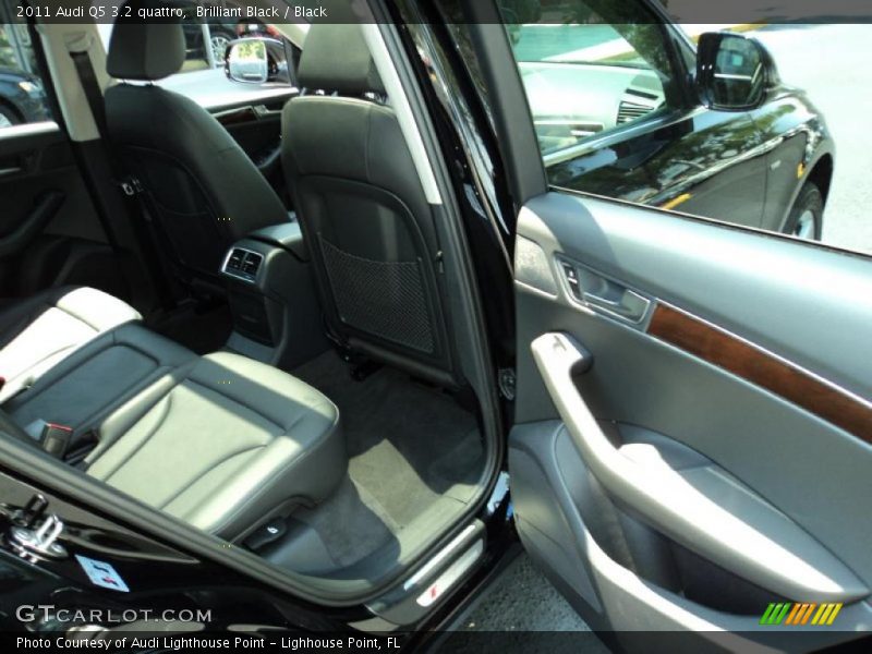 Brilliant Black / Black 2011 Audi Q5 3.2 quattro