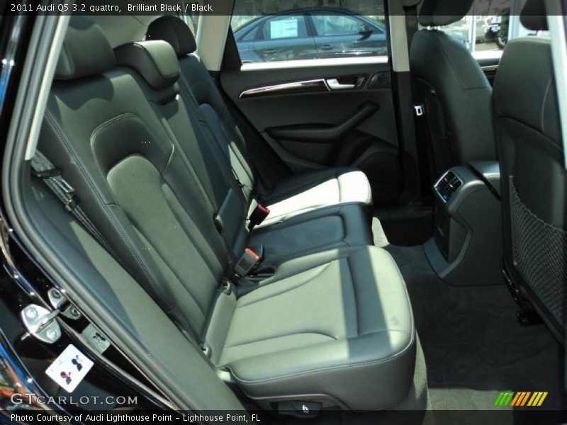 Brilliant Black / Black 2011 Audi Q5 3.2 quattro