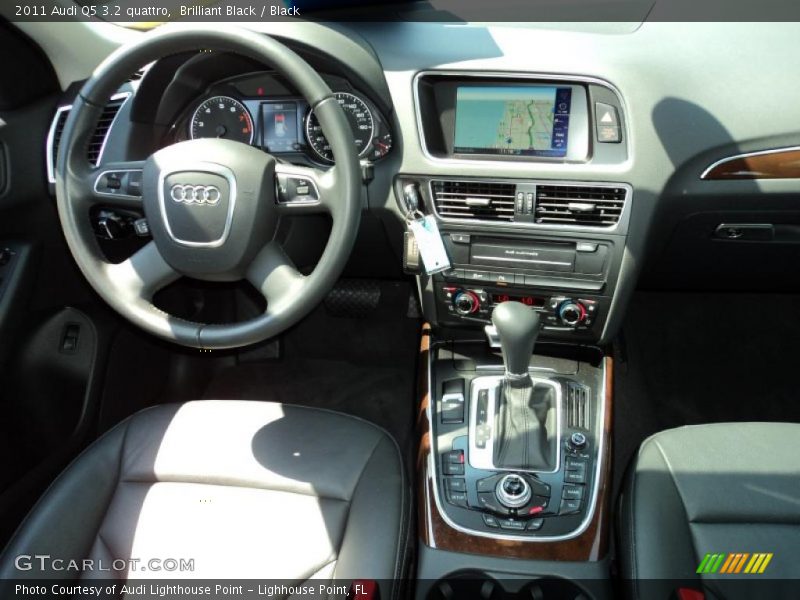 Brilliant Black / Black 2011 Audi Q5 3.2 quattro