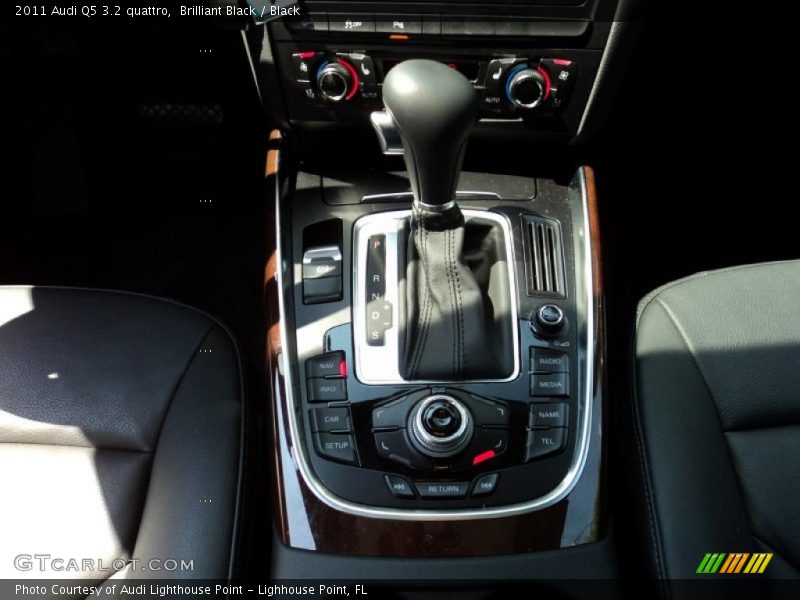 Brilliant Black / Black 2011 Audi Q5 3.2 quattro