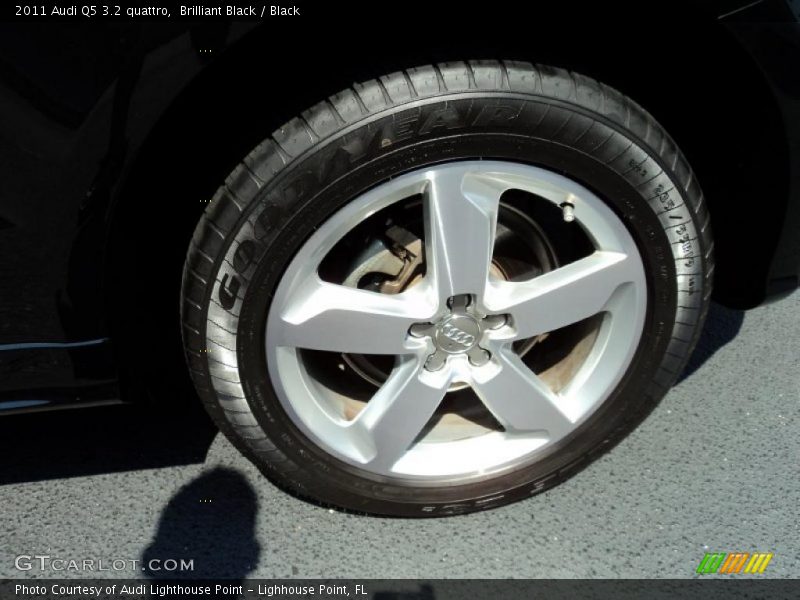 Brilliant Black / Black 2011 Audi Q5 3.2 quattro