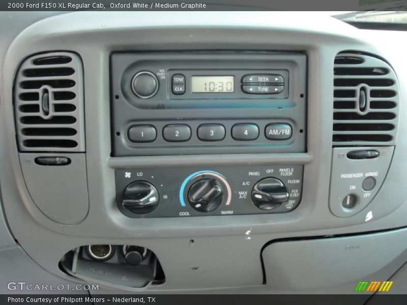 Controls of 2000 F150 XL Regular Cab