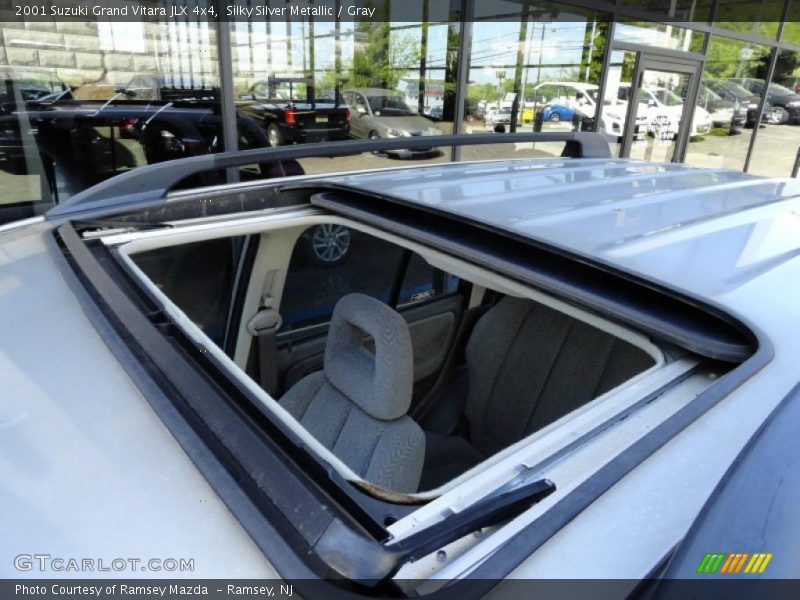 Silky Silver Metallic / Gray 2001 Suzuki Grand Vitara JLX 4x4