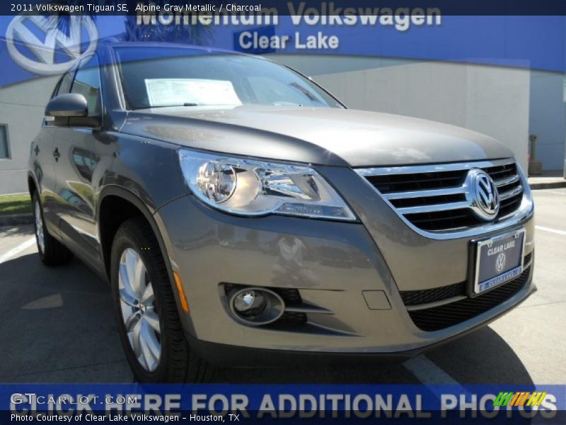 Alpine Gray Metallic / Charcoal 2011 Volkswagen Tiguan SE