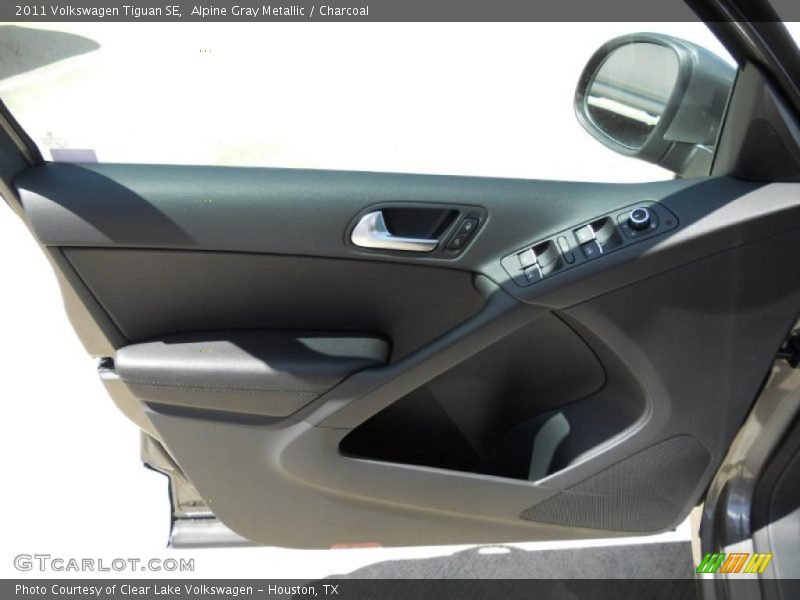 Alpine Gray Metallic / Charcoal 2011 Volkswagen Tiguan SE