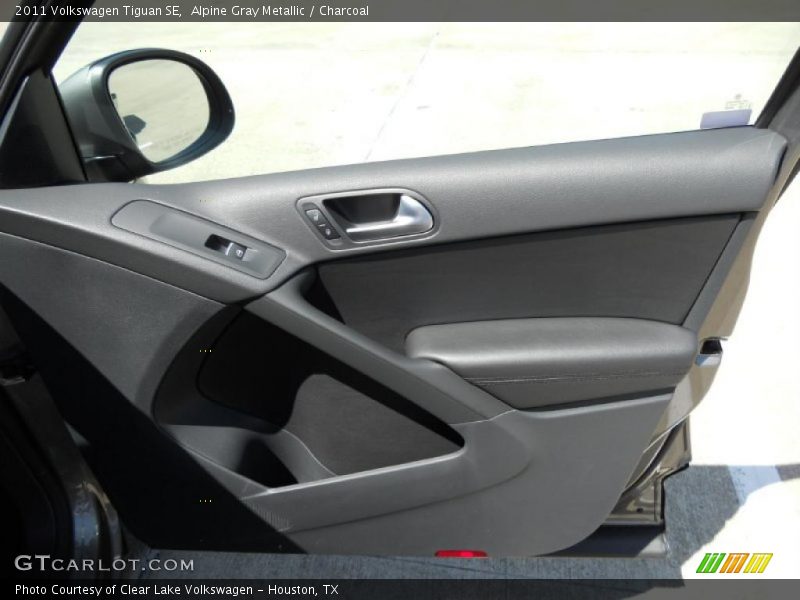 Alpine Gray Metallic / Charcoal 2011 Volkswagen Tiguan SE