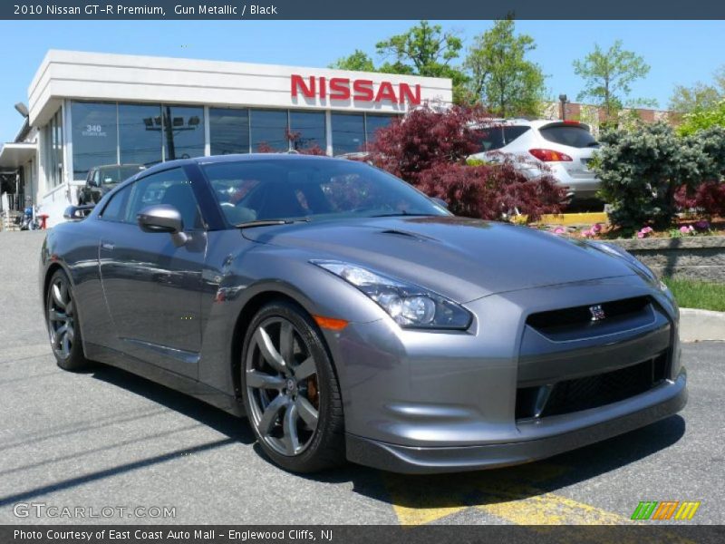 Front 3/4 View of 2010 GT-R Premium